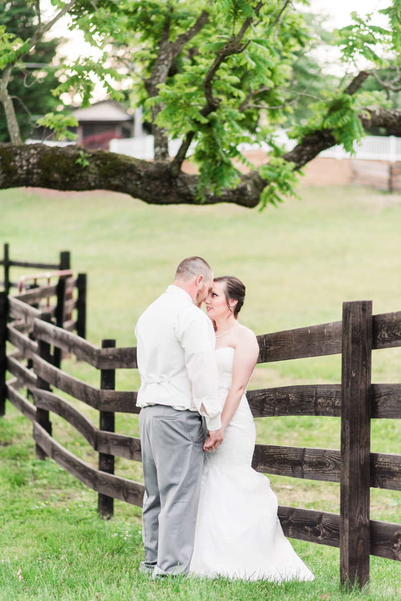 A Rustically Chic Robin Hill Farm Wedding  Alyssa Ryan 