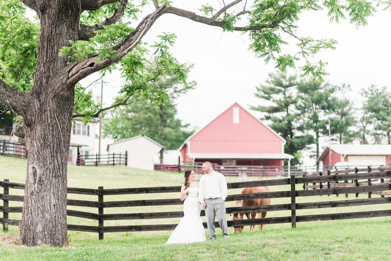 A Rustically Chic Robin Hill Farm Wedding  Alyssa Ryan 