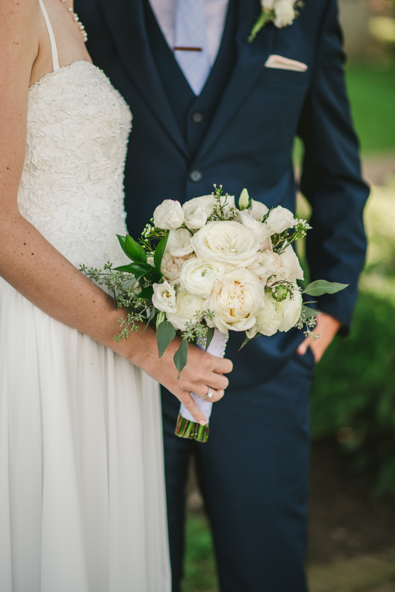 Summer wedding florals from Urban Chic Floral in Downtown Annapolis by Britney Clause Photography, wedding photographers in Maryland