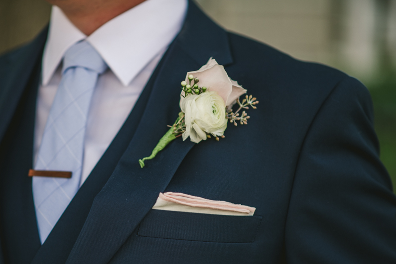 Summer wedding florals from Urban Chic Floral in Downtown Annapolis by Britney Clause Photography, wedding photographers in Maryland