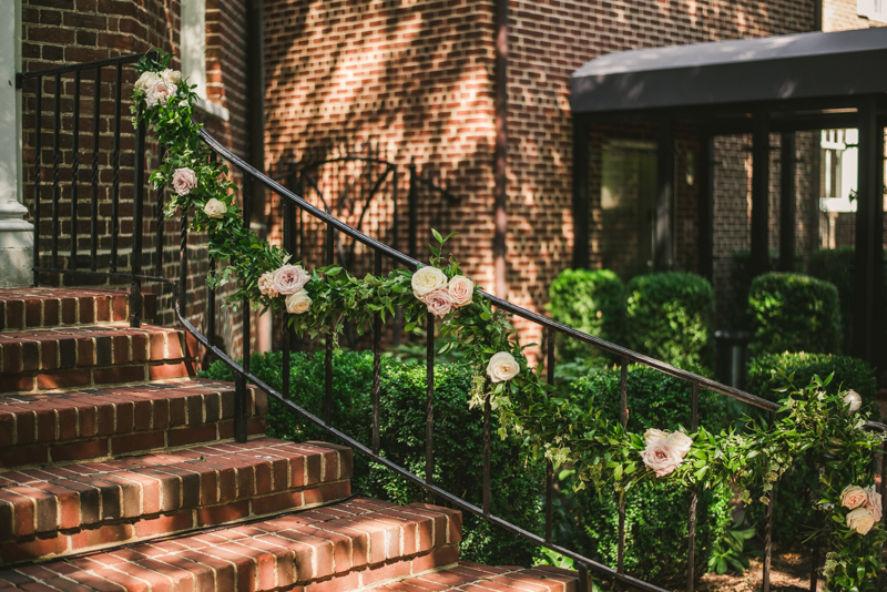 Summer wedding florals from Urban Chic Floral in Downtown Annapolis by Britney Clause Photography, wedding photographers in Maryland