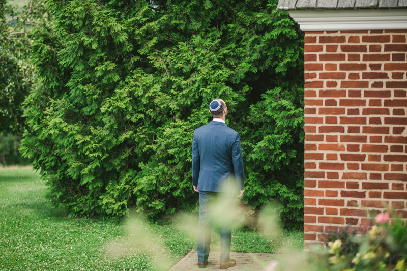 A gorgeous summer wedding at Dulany's Overlook in Frederick Maryland by Britney Clause Photography, wedding photographers in Maryland. 