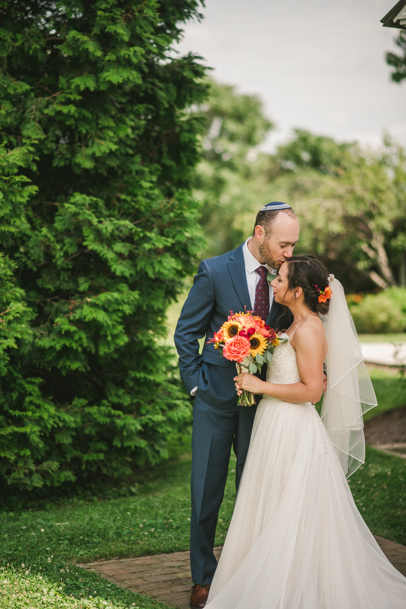 A gorgeous summer wedding at Dulany's Overlook in Frederick Maryland by Britney Clause Photography, wedding photographers in Maryland. 