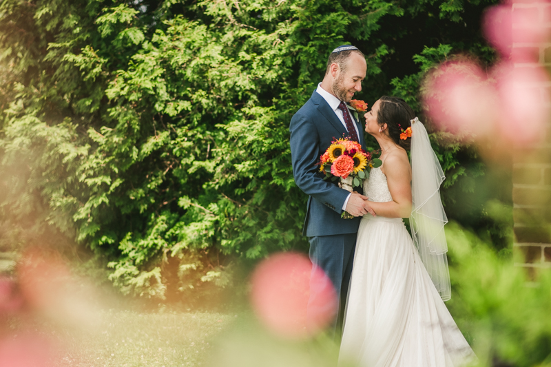 A gorgeous summer wedding at Dulany's Overlook in Frederick Maryland by Britney Clause Photography, wedding photographers in Maryland. 