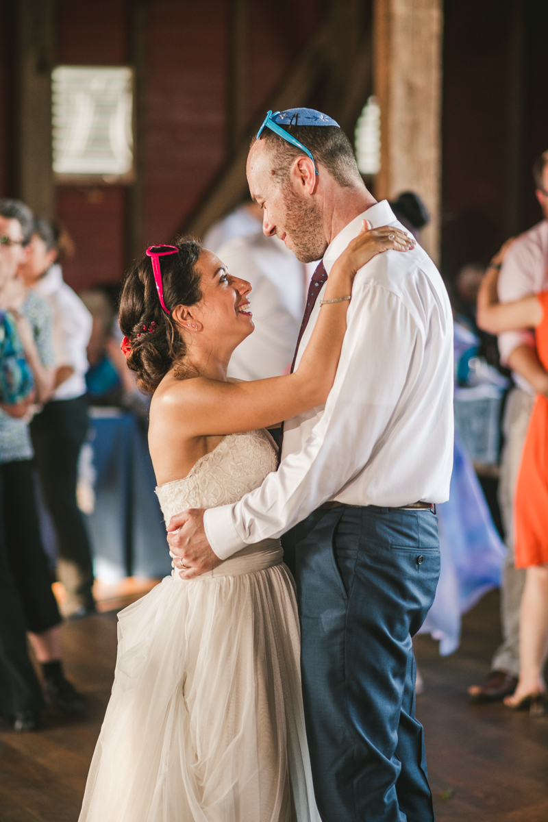 A gorgeous summer wedding at Dulany's Overlook in Frederick Maryland by Britney Clause Photography, wedding photographers in Maryland. 