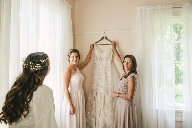 A gorgeous August wedding at Liriodendron Mansion in Bel Air, Maryland by Britney Clause Photography