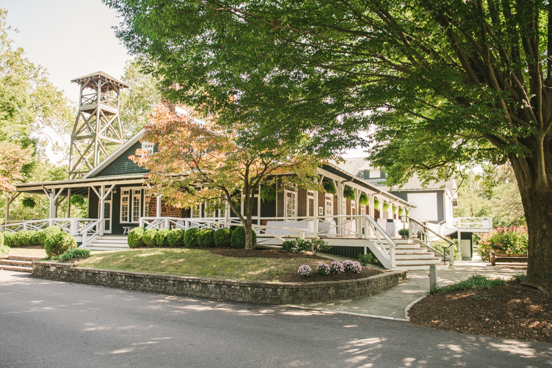 A beautiful September wedding at the Sherwood Forest Clubhouse in Annapolis, Maryland by Britney Clause Photography