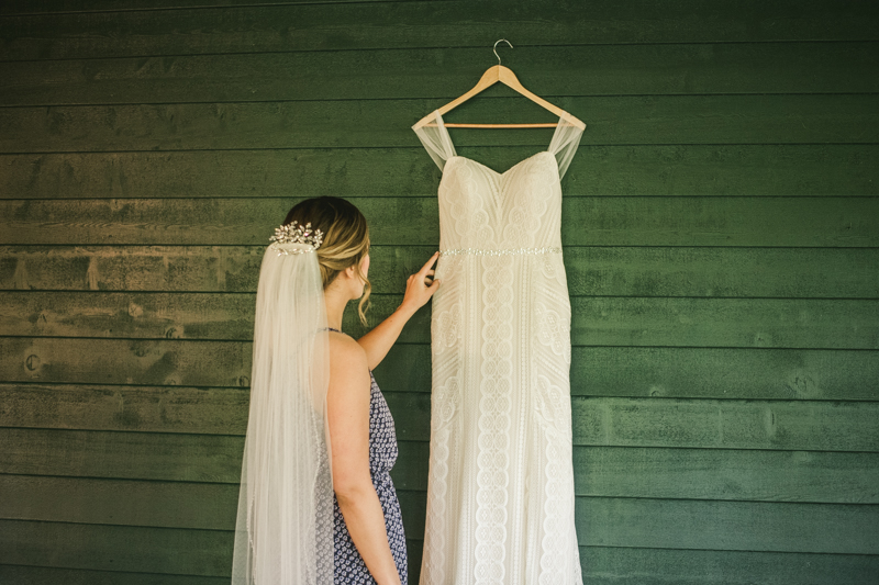 A beautiful September wedding at the Sherwood Forest Clubhouse in Annapolis, Maryland by Britney Clause Photography