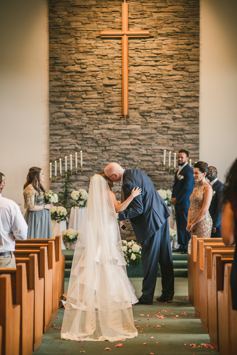 A gorgeous June wedding at the Historic Hebron House in Ellicott City by Britney Clause Photography