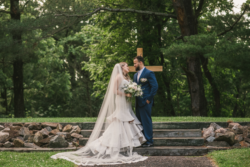 A gorgeous June wedding at the Historic Hebron House in Ellicott City by Britney Clause Photography