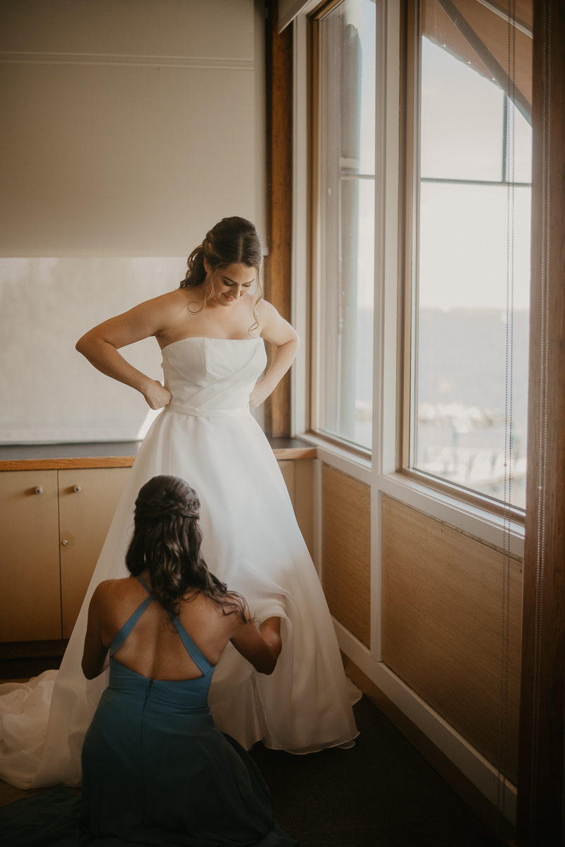 A bride getting ready at the Chesapeake Bay Foundation in Annapolis Maryland by Britney Clause Photography