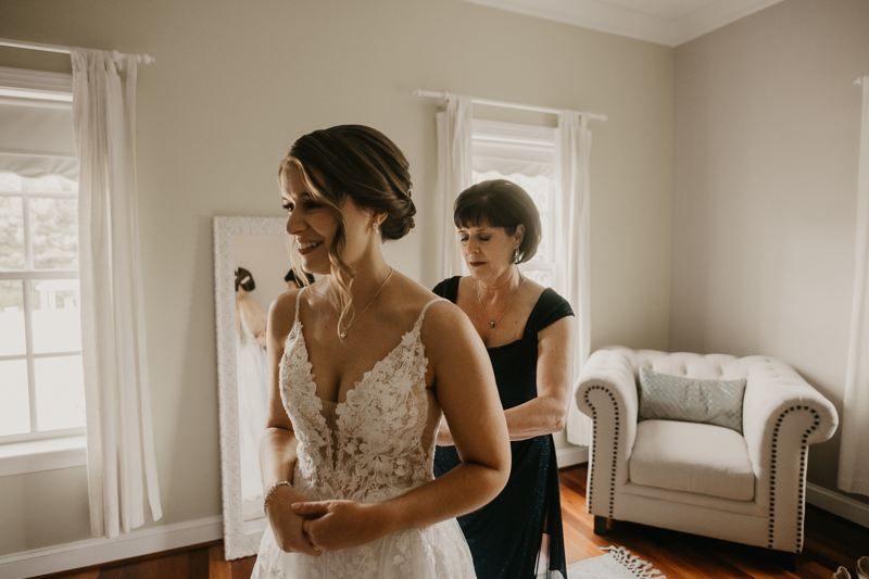 A bride getting ready at Rose Hill Manor in Leesburg, Virginia by Britney Clause Photography