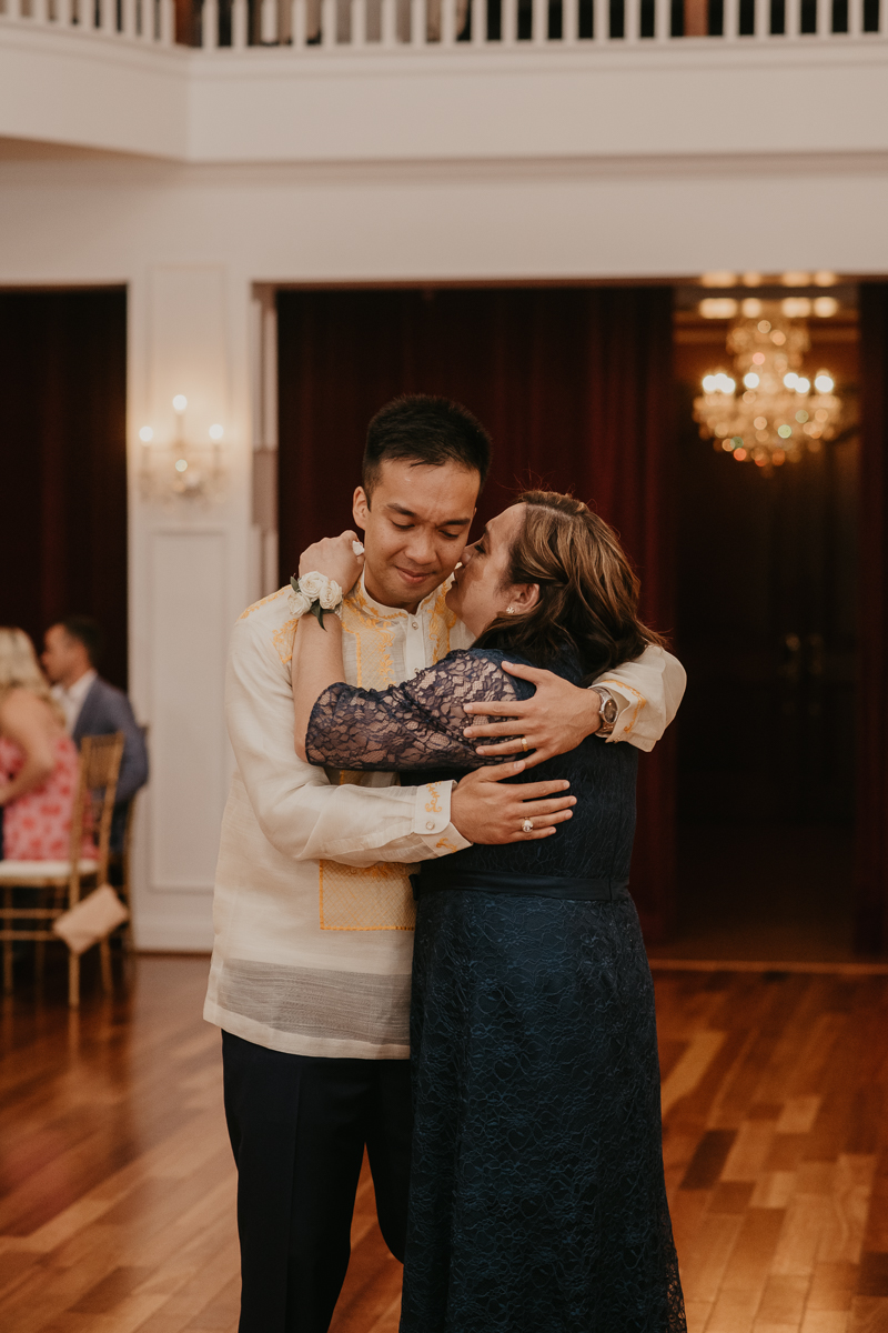 A stunning garden wedding reception at Rose Hill Manor in Leesburg, Virginia by Britney Clause Photography