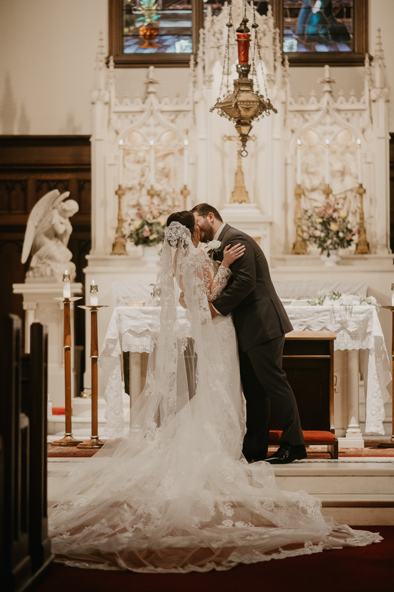 Amazing church wedding ceremony at the Shrine of the Sacred Heart by Britney Clause Photography